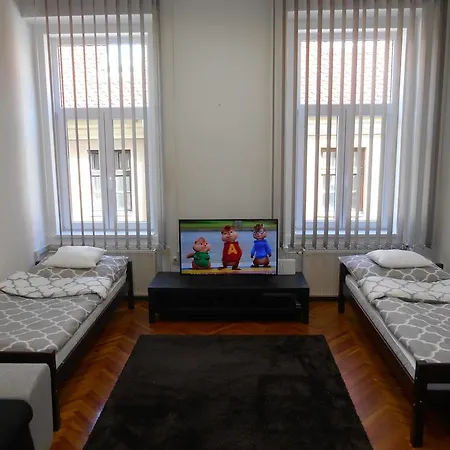 Akos Apartman